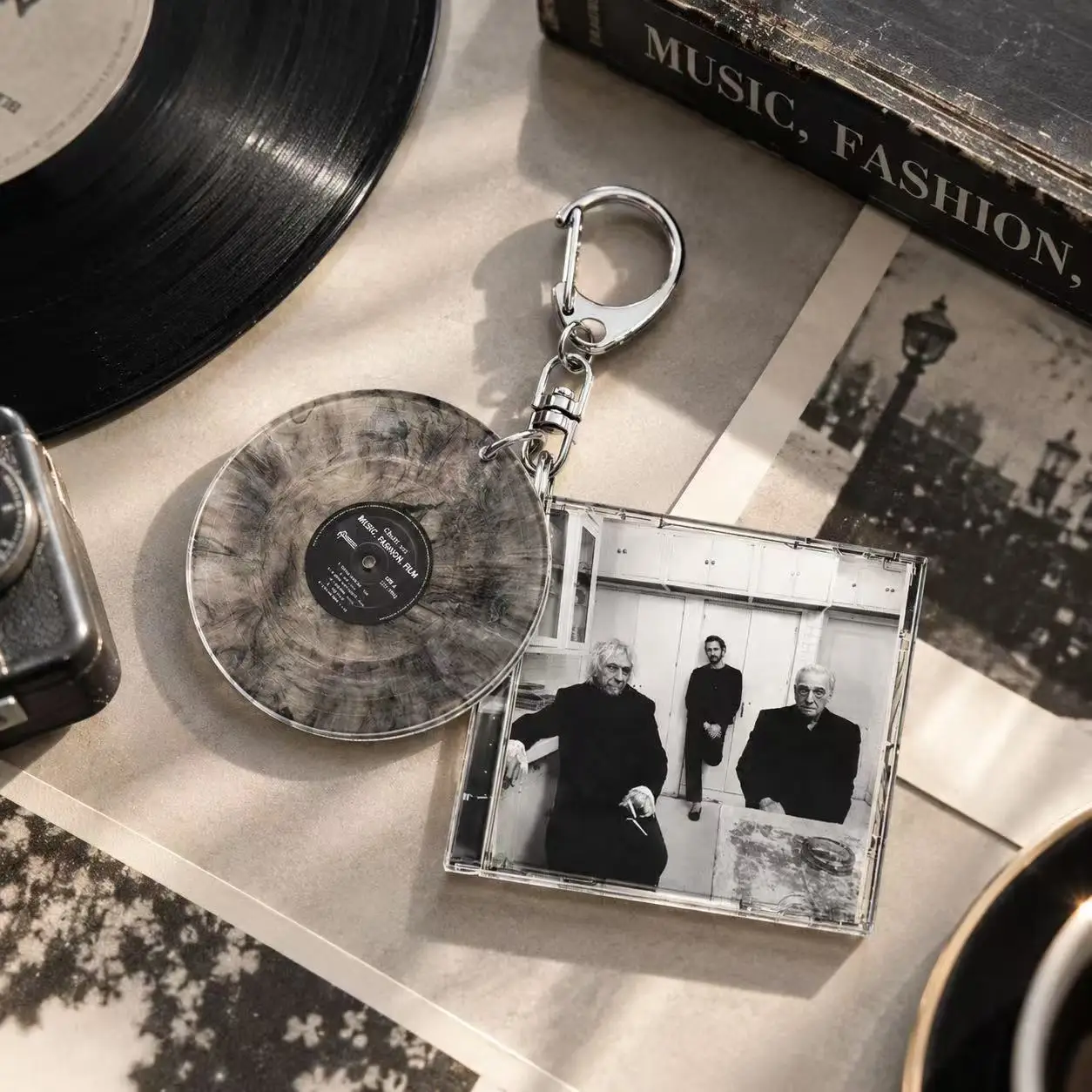 C-Charli Xcx Keychain，Music，Fashion，Film Music Keychain，Roch Music，Idol Merch Gift for Friends Birthday，Star Keychain，Bag Charm，Exquisite Decoration Items