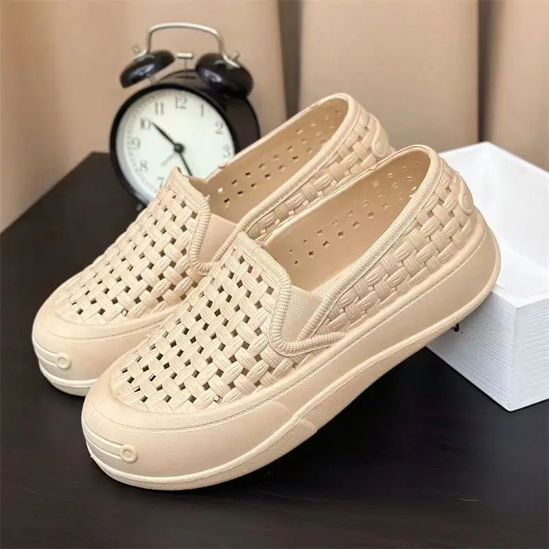 White mesh platform sandals female nurse shoes soft sole mother shoes work shoes comfortable flat hole shoes walking shoes view 4