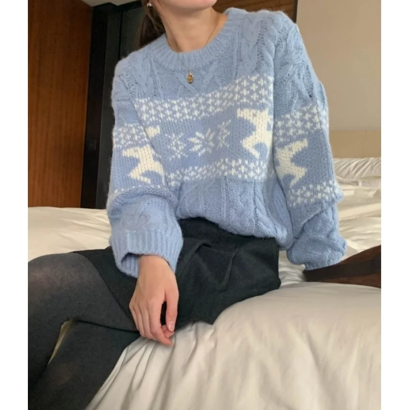 เสื้อสเวตเตอร์ถักสีแดงสำหรับผู้หญิง คอกลม ดีไซน์บิดเกลียว สีสันสไตล์วินเทจ ลำลอง แฟชั่น แมทช์ได้กับทุกชุด สำหรับฤดูใบไม้ร่วงและฤดูหนาว...