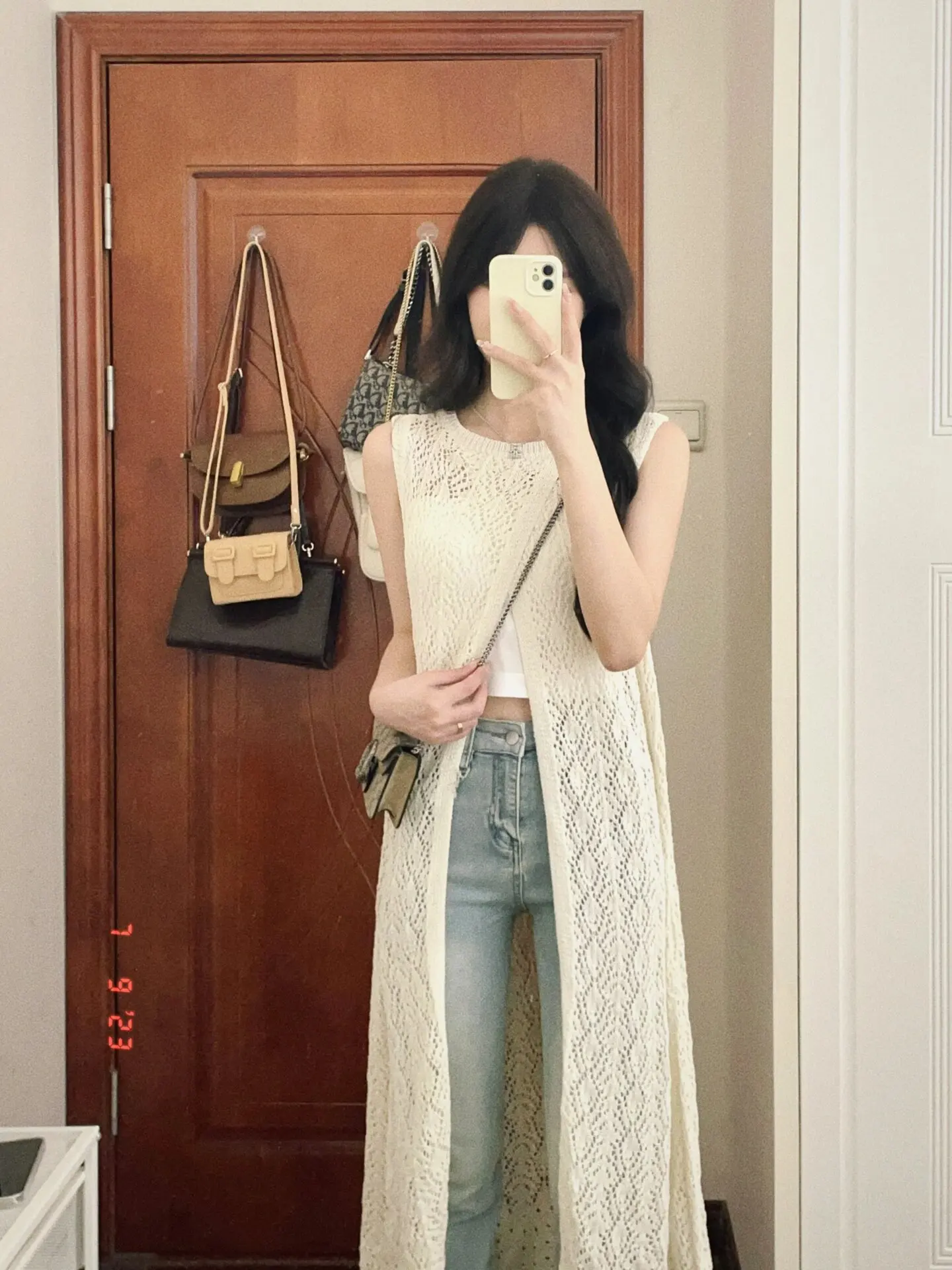 Vestido de malha f para férias de verão, soltinho, sem mangas, estilo colete, com recorte vazado, bordado, costas aber...