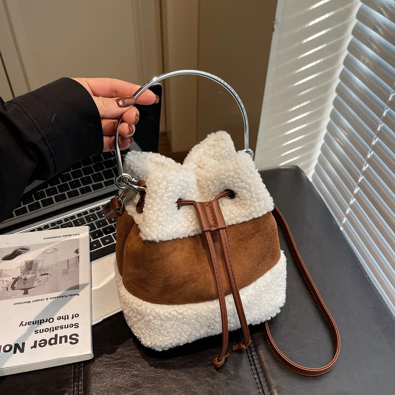 

Fashion Design Women Suede Shoulder Crossbody Bag Soft Handbag Hobo Purse Daily Commuter Bag for Women Casual Tote Bag for Girls