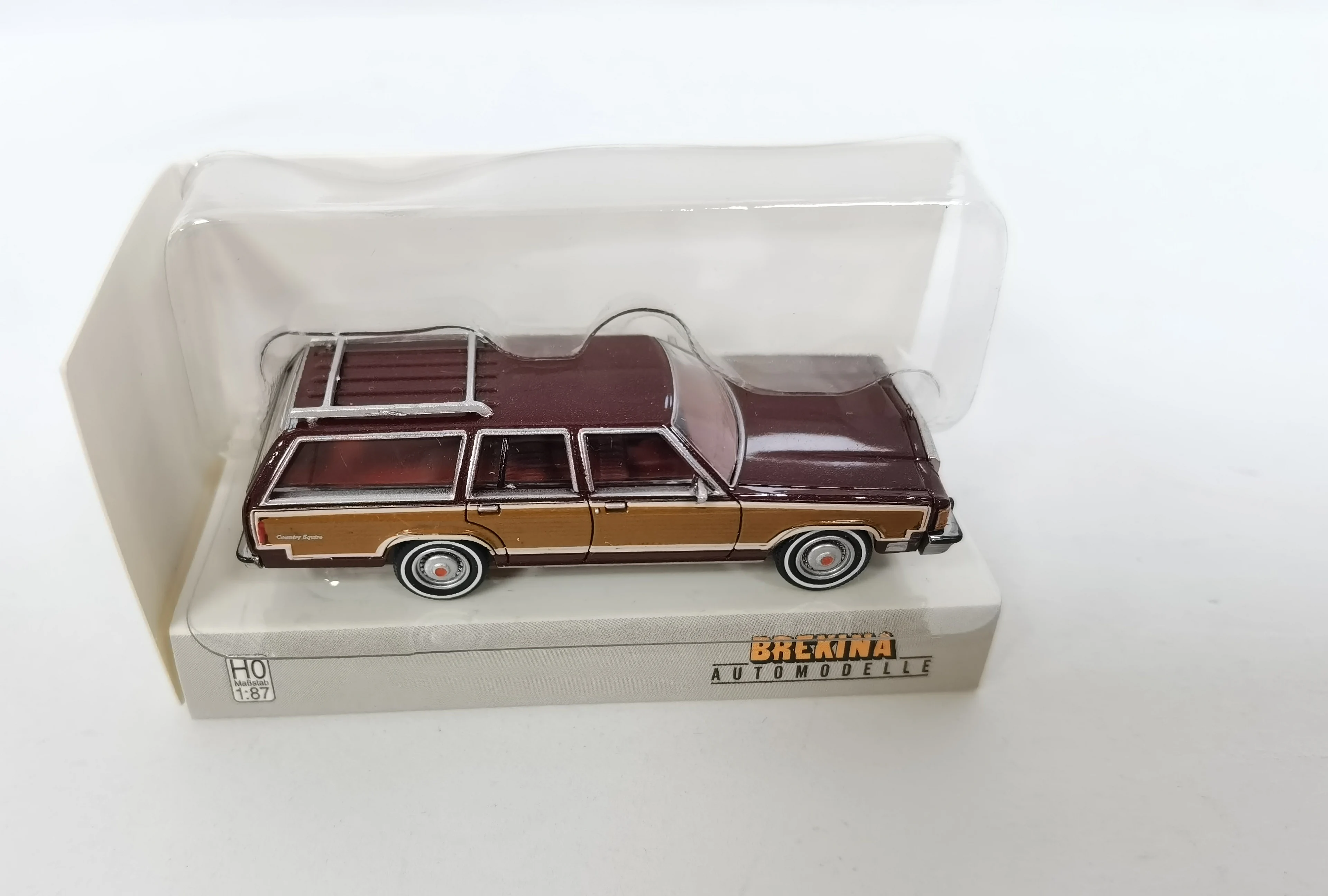 

Chevrolet Caprice metallic grey Brekina 1/87 NO.BRE19705MCW For Collection