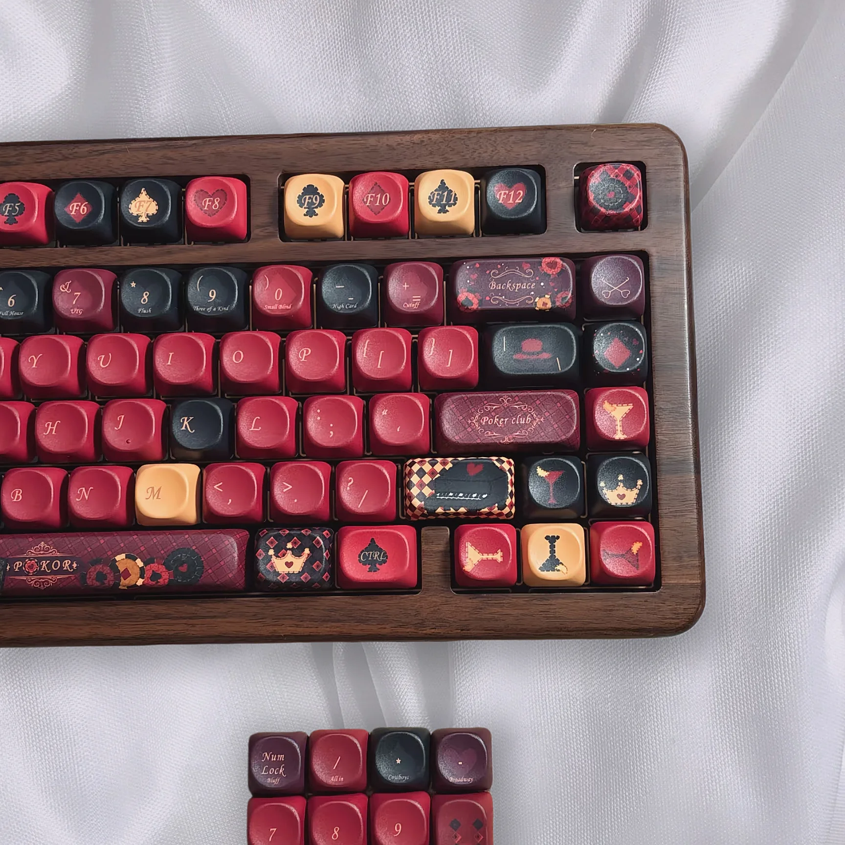 5 Sides Dye Sublimation PBT Keycaps MOA Profile 130 Keys Queen Theme Custom Keyboard Keycaps for MX Switches Mechanical Keyboard