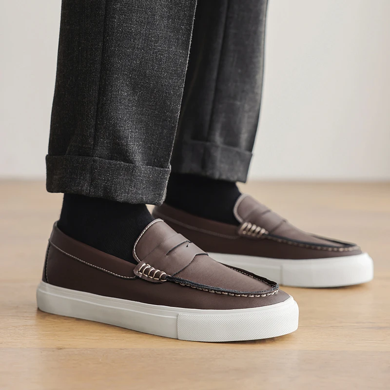 Mocasines de cuero a la moda para hombre, zapatos informales suaves y cómodos para hombre, zapatos de conducción sin cordones, zapatos ligeros transpirables para caminar
