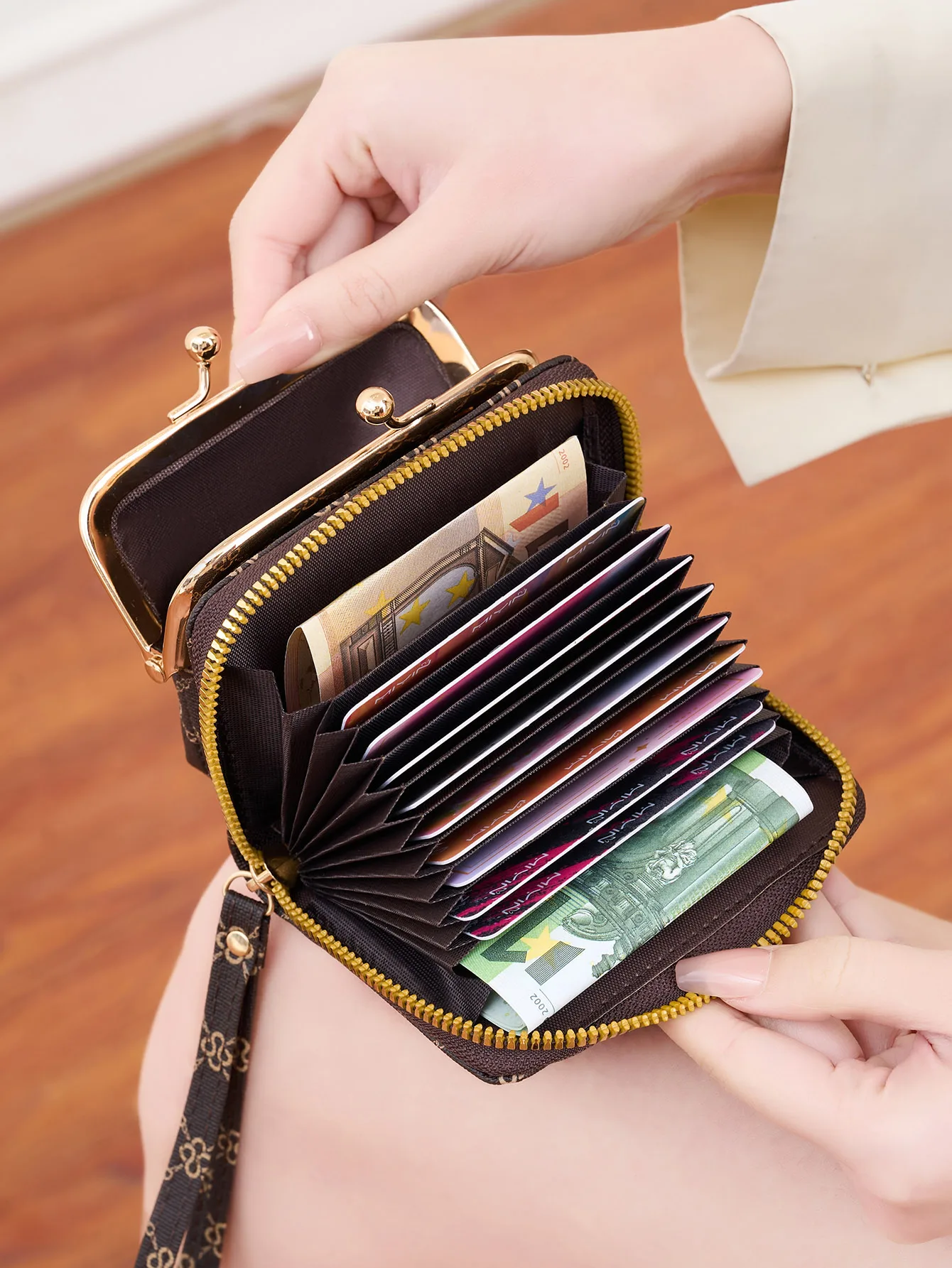 Damen-Geldbörse mit Modedruck, Kurze Münztasche, Retro Multifunktions-Akkordeon-Kartenhalter, Geldklammer mit Handschlaufe und Bügelverschluss