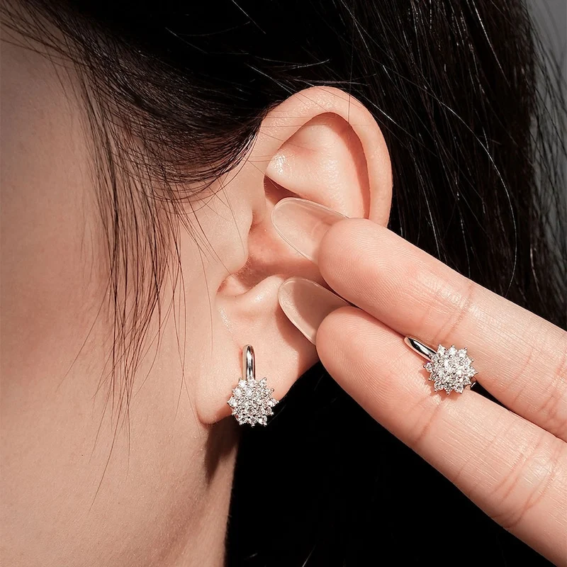 Rrjzz Sparkling Starlight Exquisite Ohrclip-Ohrringe, D-Farbe, vollständig mit Moissanit besetzt, Creolen für Frauen, Geburtstagsgeschenke, Schmuck – Detail 15