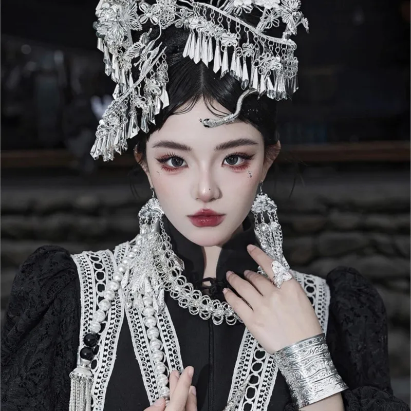 Dunkle nationale Kleidung für Frauen, verbesserte neue Persönlichkeitsfotografie für Mädchen