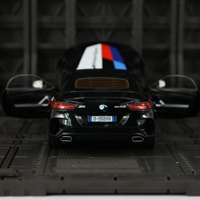 1:22 portas modelo de carro em liga BMW Z4 e capô do motor podem ser abertas tem funções simuladas de som e iluminação, detalhes ricos