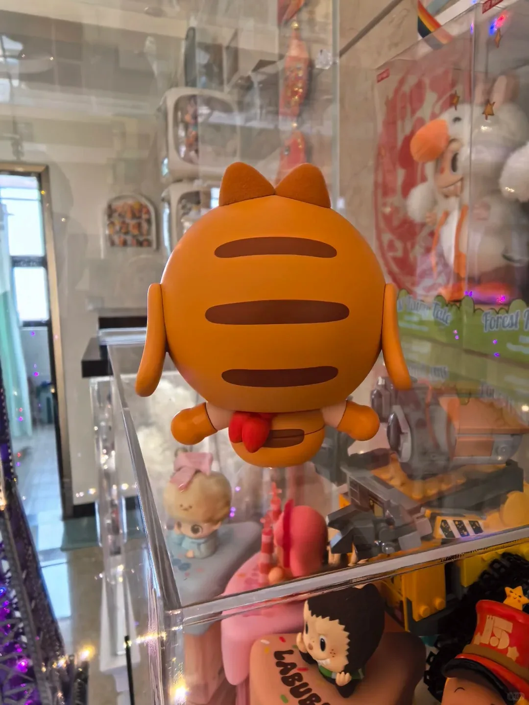 POPMART الأصلي حقيقية Crybaby رائد الفضاء القط تمثال دمية برتقالية لعبة رائعة هدية عيد الميلاد في الأوراق المالية