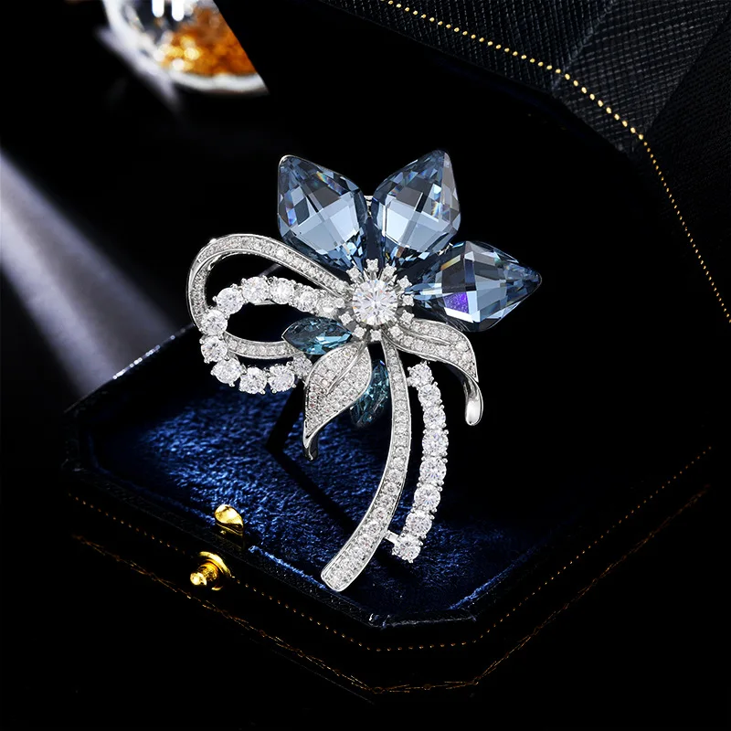 High-end, elegant and exquisite crystal flower brooches, niche, light luxury and high-end brooch sets and accessories