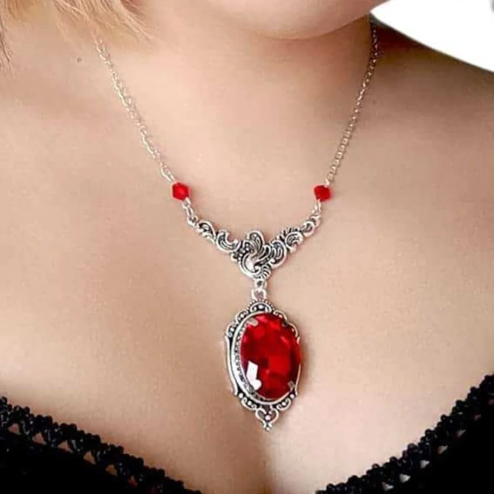Victorian Retro Baroque Carved Large Oval Emerald Green Glass Crystal Pendant Necklace for Women Gothic Halloween Witch Jewelry