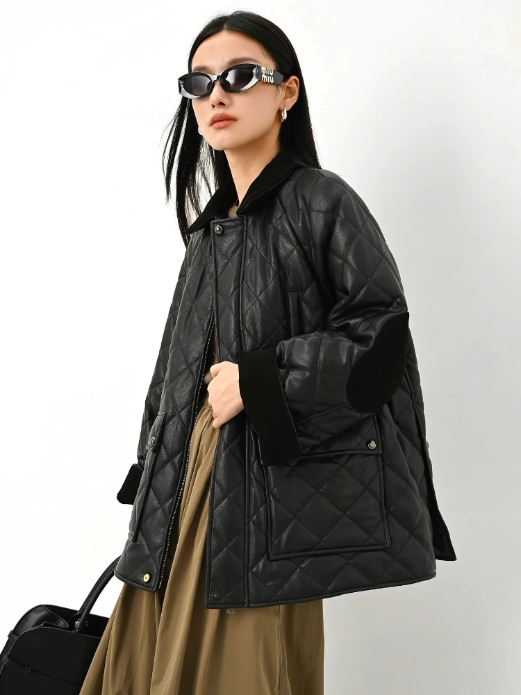 Piumini trapuntati in vera pelle per donna Autunno Inverno 2025 Nuovo cappotto in piuma d'oca bianca semplice di fascia alta in vera pelle di pecora nera