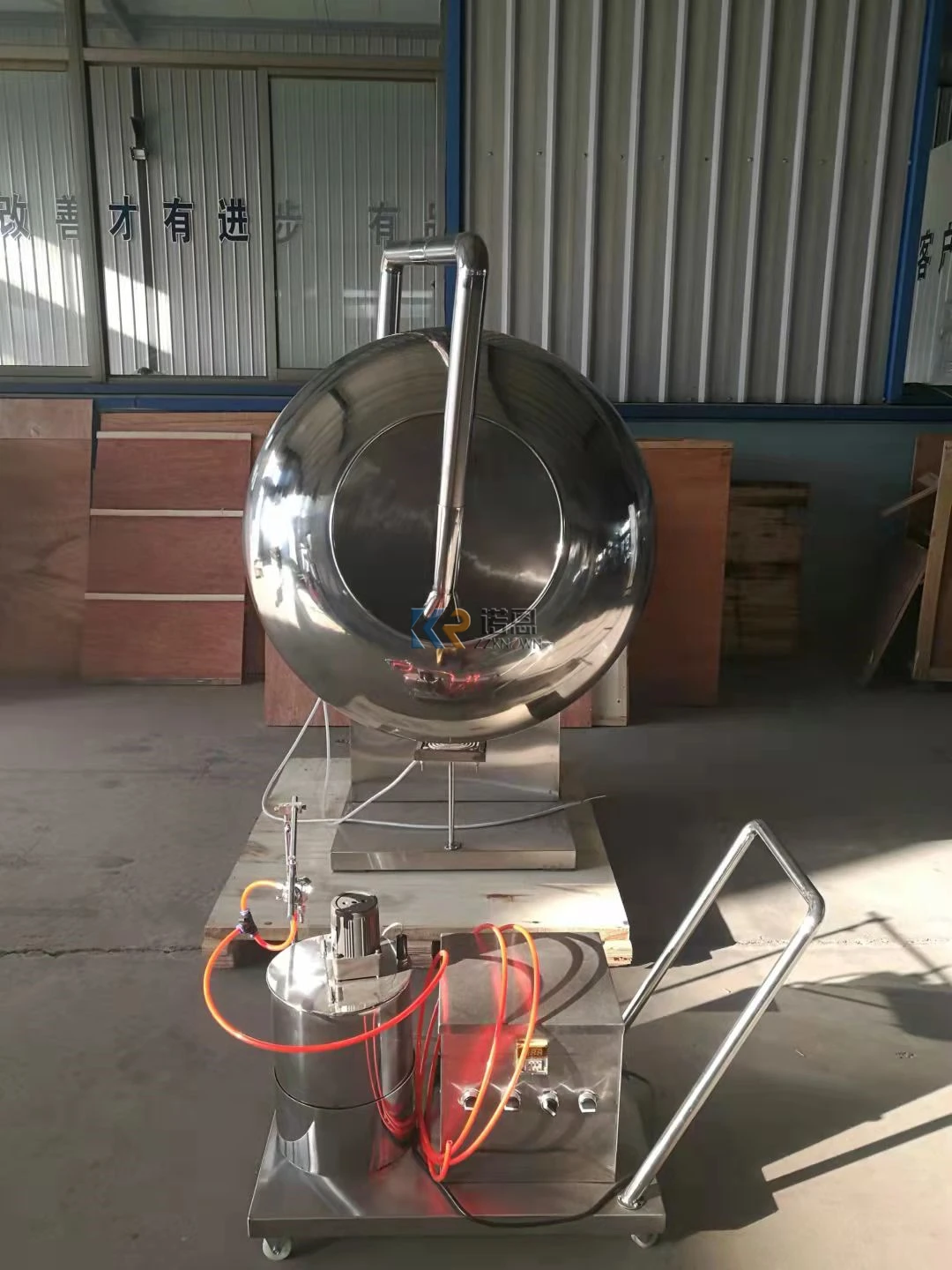 อัตโนมัติไฟฟ้าเชิงพาณิชย์ช็อกโกแลต Panning Enrobing เครื่องมัลติฟังก์ชั่ถั่วลิสงลูกอมน้ําตาลเคลือบเครื่องพ่น