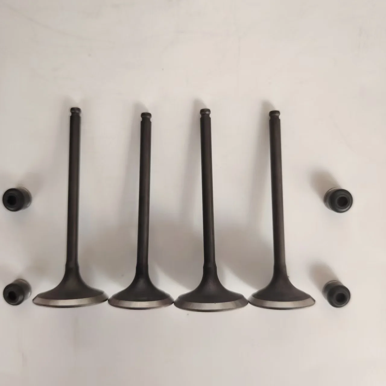 

КОМПЛЕКТ ВПУСКНОГО КЛАПАНА МОТОЦИКЛА + УПЛОТНИК + УПЛОТНИКИ КЛАПАНА для Benelli BN 251 Leoncino 250 TNT 25 TRK 251