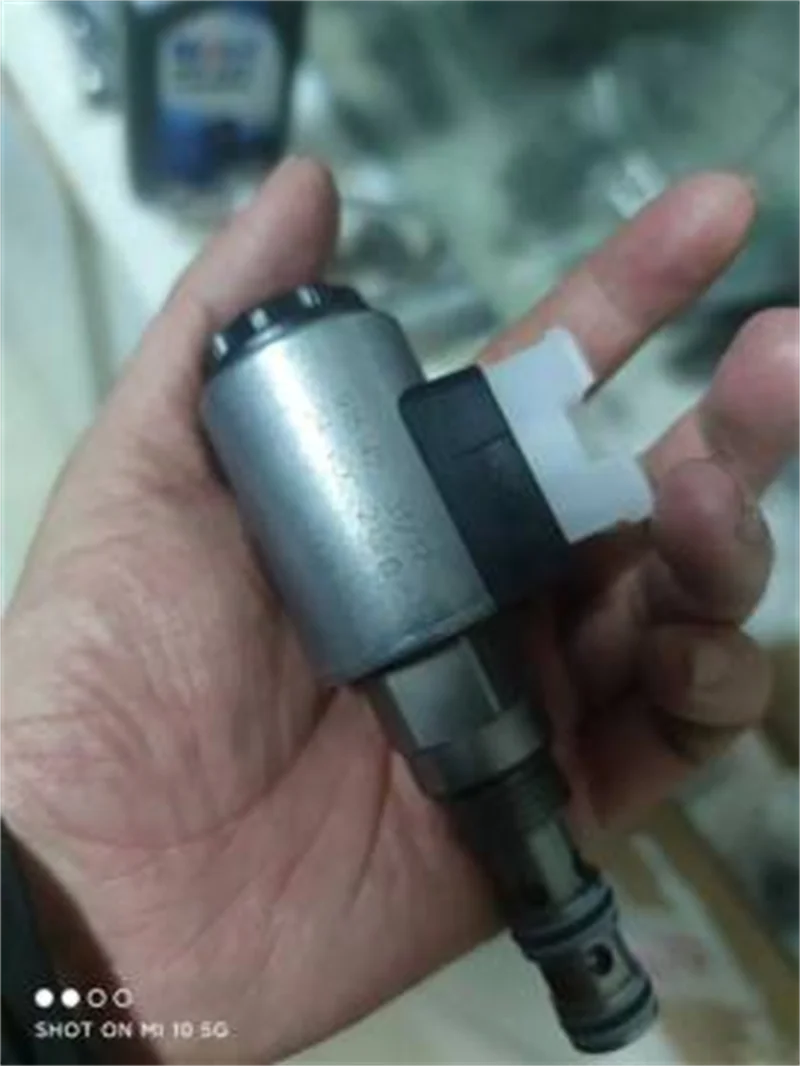 HYDAC ใหม่และต้นฉบับ PLC วาล์วแม่เหล็กไฟฟ้า WS08Z-01-C-N-24DG HYDAC 561579