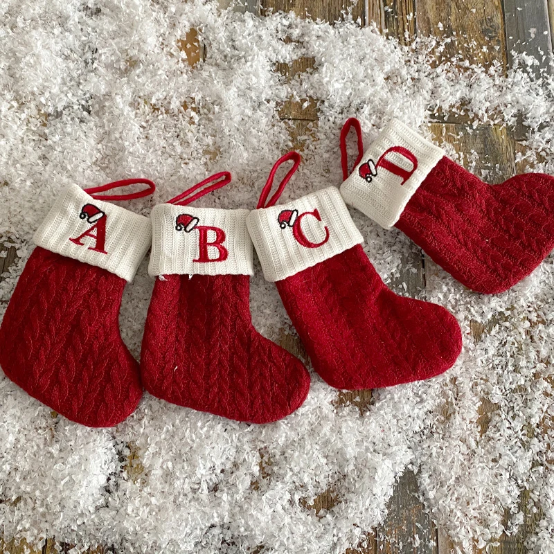 Grün/Rote Weihnachtsstrümpfe, gestrickte Weihnachtssocken 2026, Weihnachtsfeier-Dekoration, A-Z Buchstaben-Stricksocken, Navidad Neujahr 2027 – Detail 3
