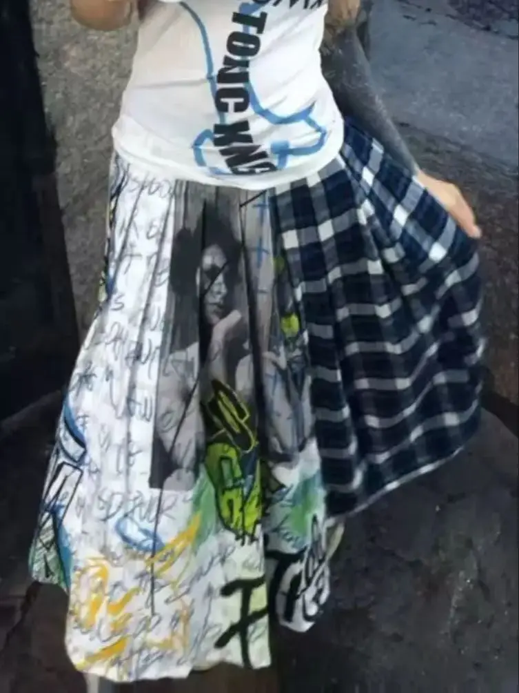 جديد في خريف وشتاء 2025 تنورة طويلة منقوشة بطيات مرقعة للنساء موضة 2025 تنانير متوسطة الطول ملابس نسائية