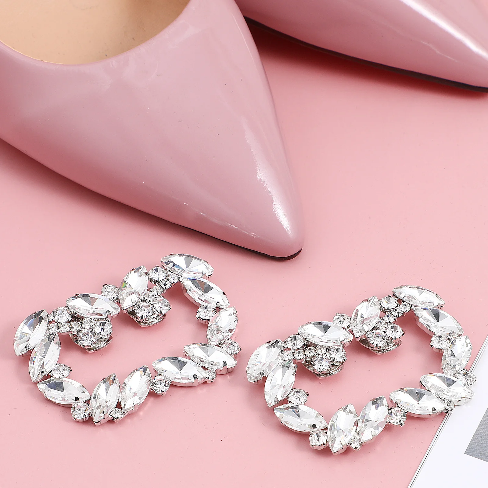 

1Pair Metal Shoe Clips with Rhinestones Fashion Crystal Shoe Buckles for Women Stylish Decorative Charms for Daily Banquet Party