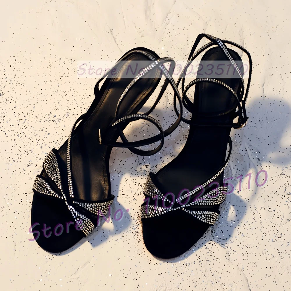 

Сандалии с серебряным кристаллом и цветочным ремешком, женские модные туфли на высоком каблуке с двойным запахом и ремешком на щиколотке, женские вечерние черные сандалии