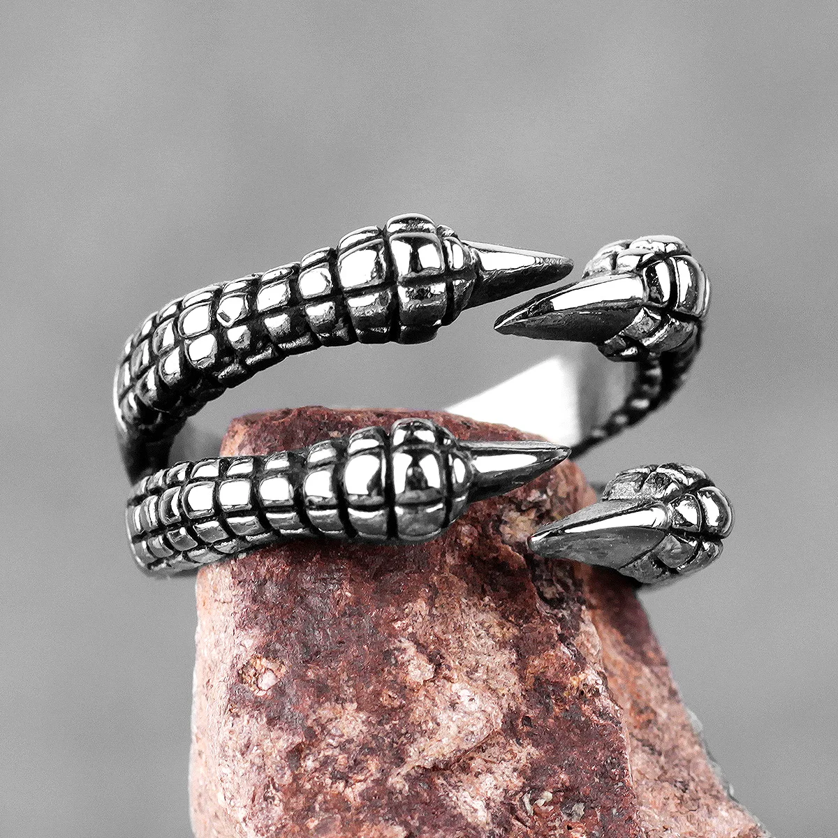 Stainless Steel Men Rings Dragon Claw Personality Punk Rock Hip Hop for Biker Male Boyfriend Jewelry Creativity Gift Wholesale
