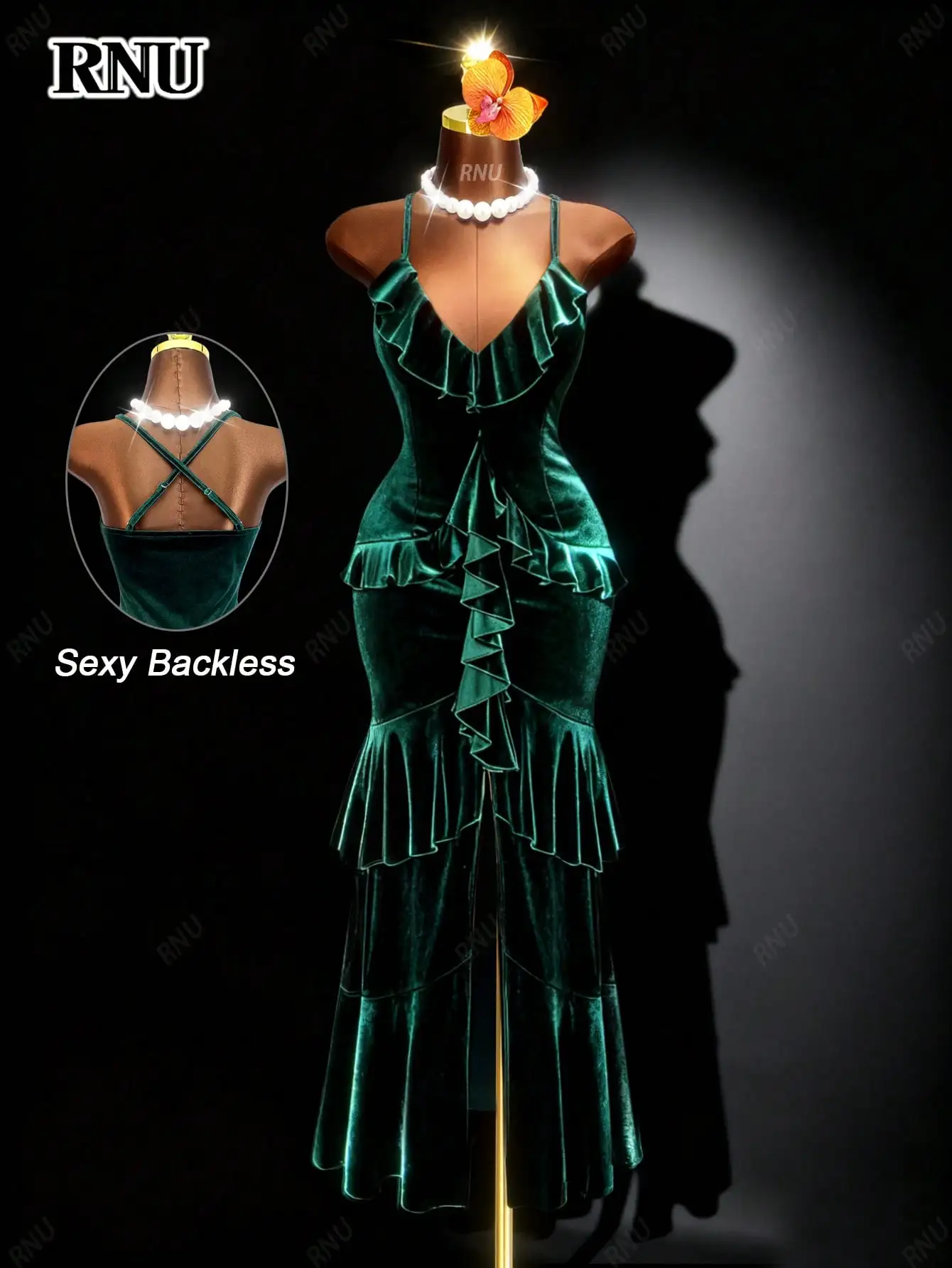 

Элегантное зеленое бархатное платье без спинки с рюшами, V-образным вырезом и разрезом спереди для вечеринок и официальных мероприятий