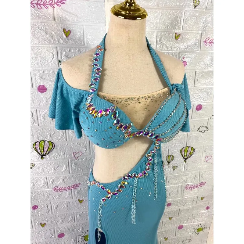 Costume di danza del ventre orientale personalizzato Abito lungo monopezzo con intarsio di diamanti Abiti da spettacolo Reggiseno di danza del ventre uniforme di gruppo