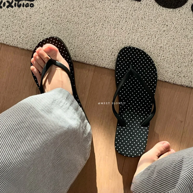 Korean Style Polka Dot Flip Flops Women's Casual Beach Vacation Clip on Slippers Summer Bathroom Anti Slip Flat Flip-Flops