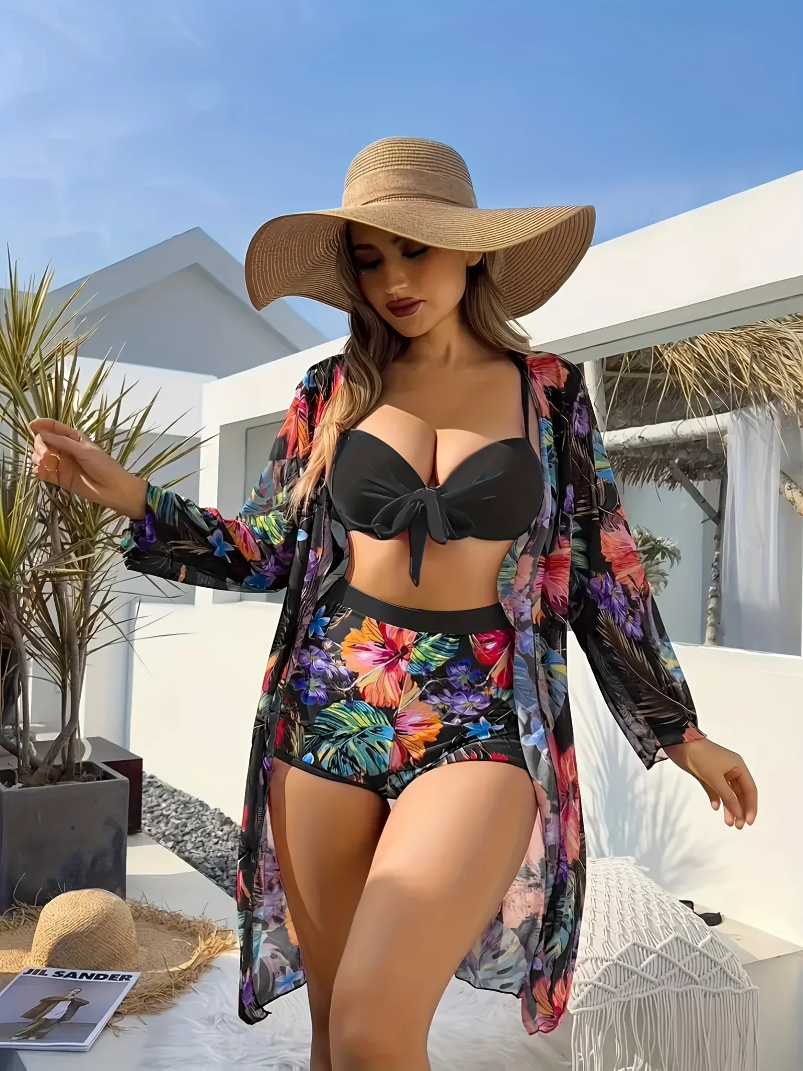 ชุดว่ายน้ำบิกินี่ 3 ชิ้น รุ่นใหม่ ปี 2026 สำหรับผู้หญิง ดีไซน์เซ็กซี่และทันสมัย สีดำ พร้อมเสื้อคลุมยาวลายดอกไม้หลากสี