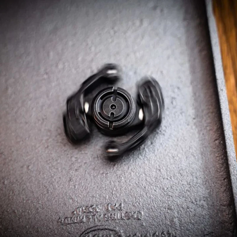 MACKIE-Bras robotique Fidget Spinner EDC, jouet de décompression en métal, pièce de monnaie originale ChimPlay, antistres240Zabawki