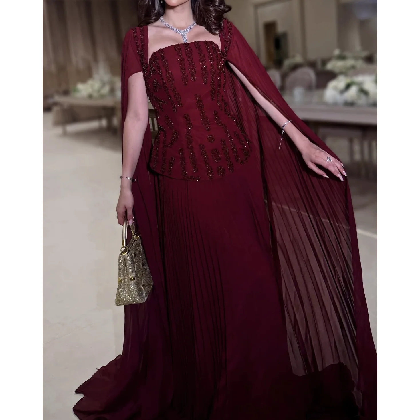 Vestido de noche color borgoña, vestido de fiesta de Arabia Saudita, mangas casquillo con cordones en la espalda, tren de barrido, cuentas importantes, se acepta hecho a medida