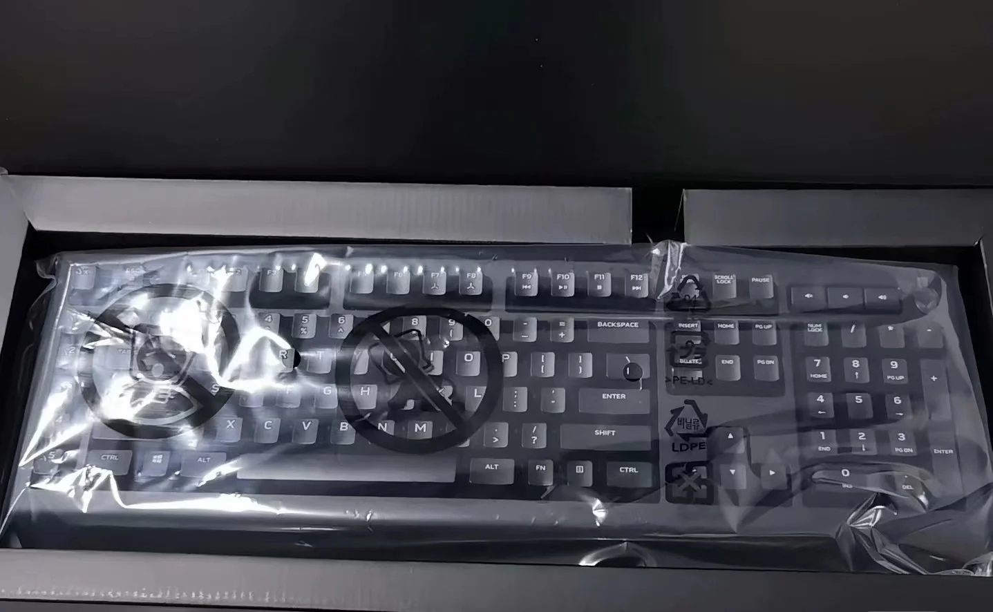 

MLLSE ORIGINAL BRAND NEW STOCK FOR DELL ALIENWARE AW568 KEYBOARD US LAYOUT FAST SHIPPING