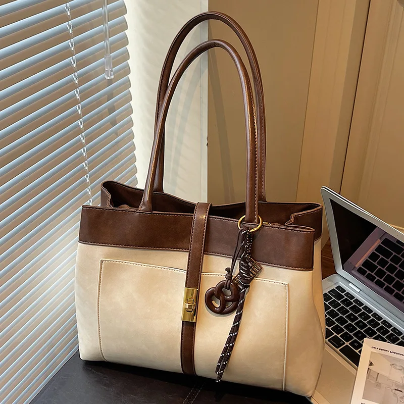 

New Commuter Women's Bag, Retro Large-capacity Tote Bag, Underarm Shoulder Portable, Trendy Model