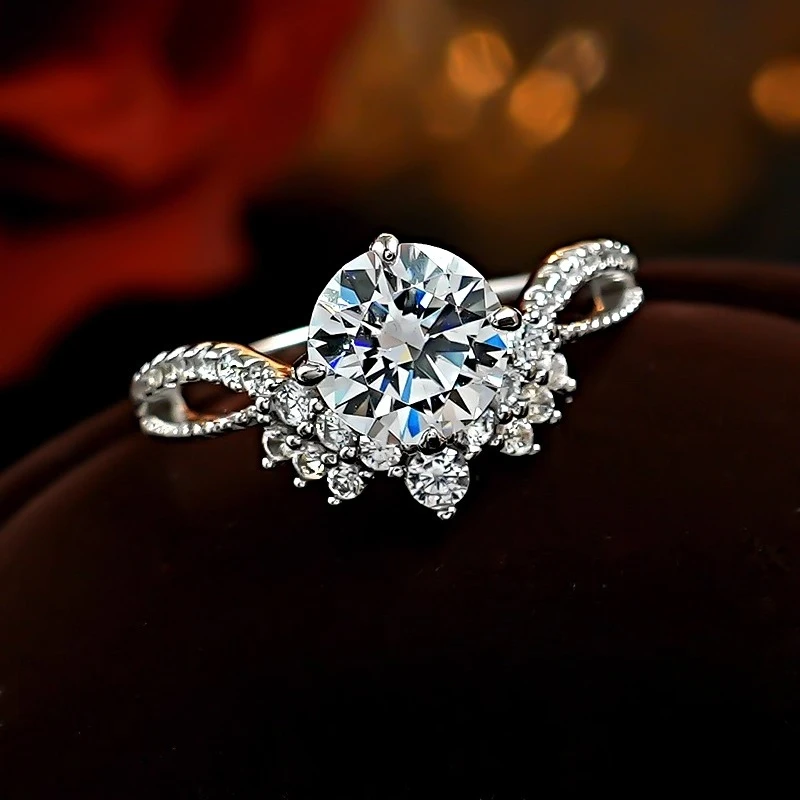 

High Gloss Crown 925 Silver V-shaped Princess Diamond Ring, Eight Star Proposal and Engagement Temperament