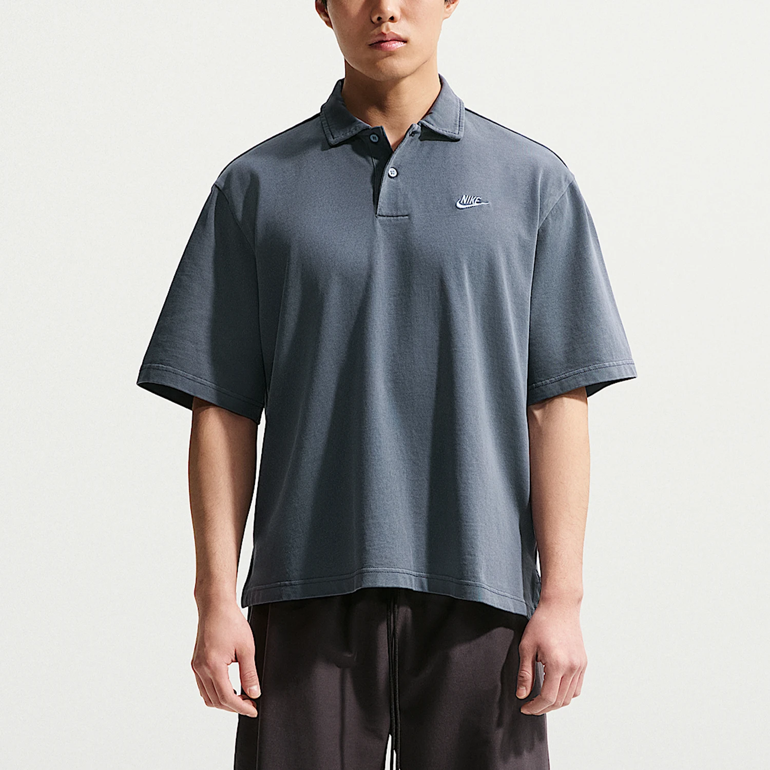 camisa-de-manga-corta-con-cuello-para-hombre-nike-genuine-summer-sportswear-club-if0732-451