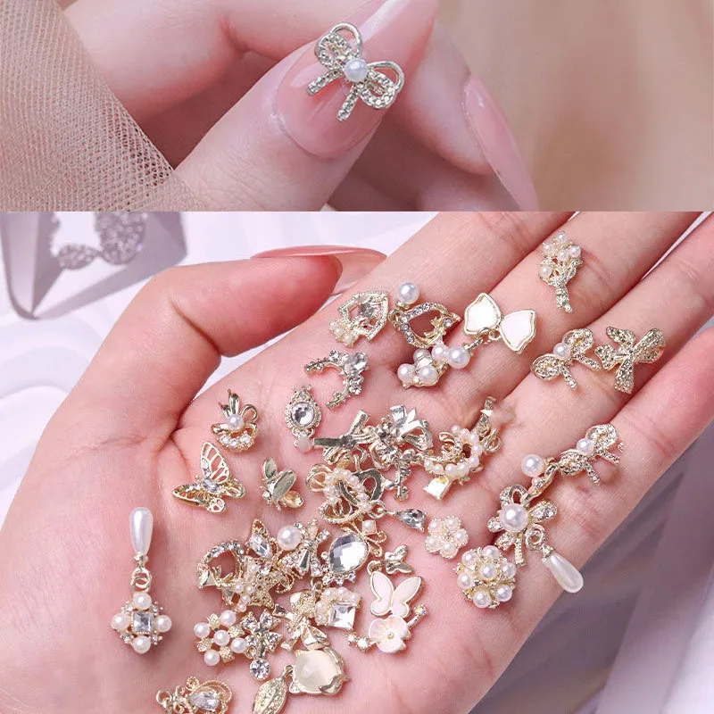 50Pcs 3D Mixed Stil Luxus Zirkon Diamant Nail art Charms Hohl Baumeln Piercing Schmuck Anhänger Herz Bowknot Nagel Dekoration