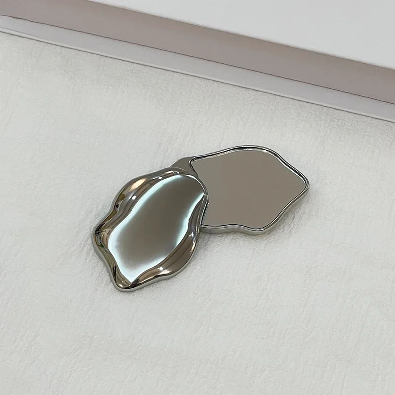 ハンドヘルドハート型化粧鏡、ミニ非壊れやすいポータブル両面小型ミラー、かわいくて折りたたみ可能な化粧修理ミラー