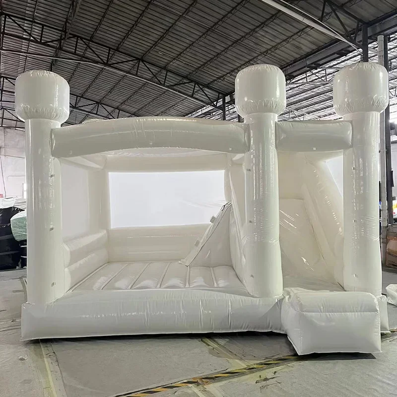 Castelo de salto branco inflável comercial durável do PVC com casa de salto combinada da corrediça com ventilador de ar para diversão ao ar livre