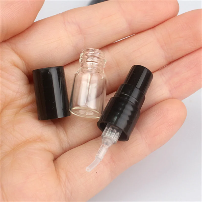 Opakowanie zbiorcze 50/100/200 szt. Butelki z czarnego szkła 1ML z rozpylaczem, wielokrotnego użytku, z drobnym rozpylaczem do perfum, do bezpośredniego napełniania, pojemniki na próbki.