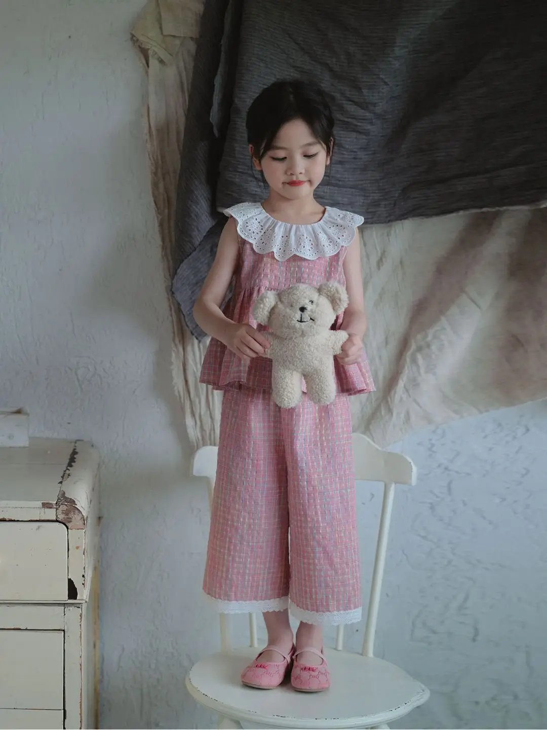 

Summer Girls' Suits Hollowed Lace Lapel Sleeveless Vest Top+Pants Two-piece Set Sweet and lovely Kids' Clothing