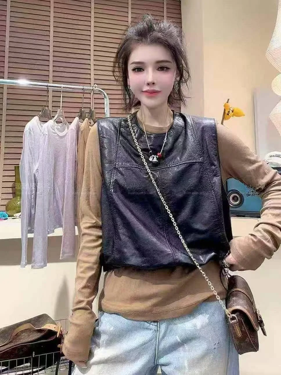 

Новая женская кожаная жилетка 2025 года: приталенная, универсальная, модная, из натуральной воловьей кожи