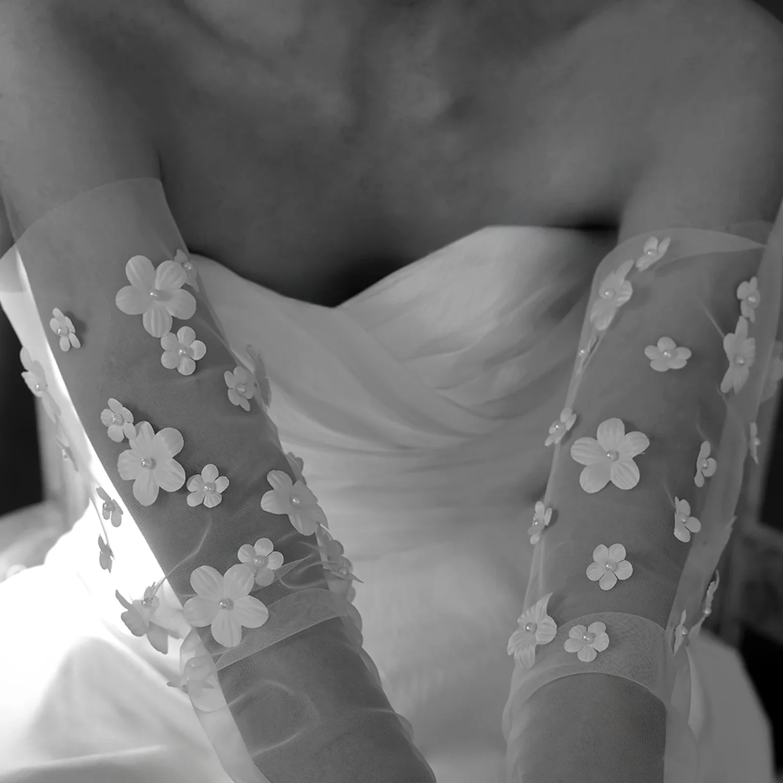 luvas-de-Opera-sem-dedos-de-70cm-tule-transparente-com-flores-de-perolas-3d-luvas-longas-para-noivas-casamentos-festas-e-formaturas-elegantes-mangas-de-braco