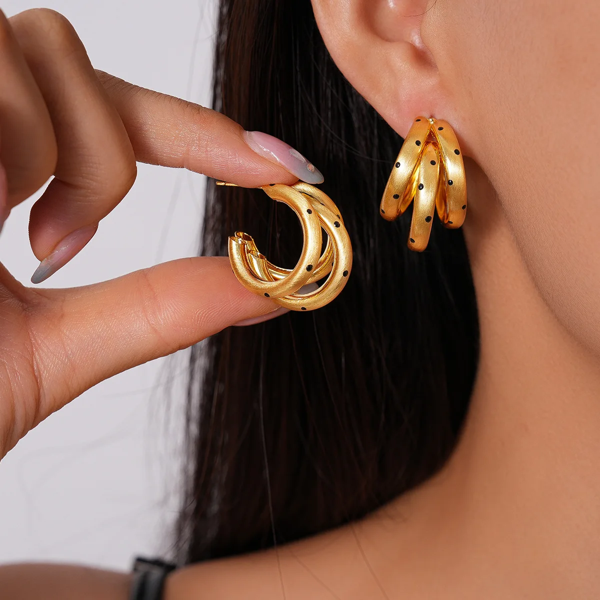 Polka Dots Brushed Finish C-shaped Stud Earrings Trendy Retro Pop Art Dots Metal Hoop Earrings for Women Jewelry 2026 NEW