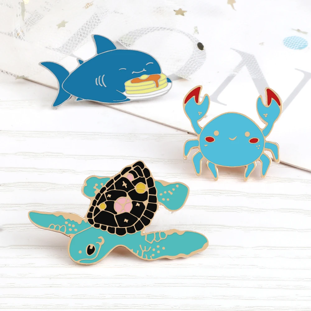 Broches de esmalte infantil, Pins da moda para crianças, Tartaruga marinha baleia e caranguejo dançante, Desenhos animados e baiacu, Caracol e narval, crachás de joias