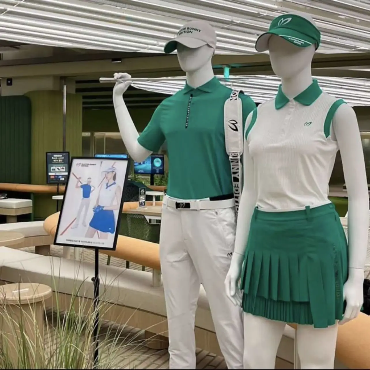 

Summer Golf Apparel: Women's Polo Shirts, Elegant Sleeveless Fitted Sportswear, Quick-Dry Tank Dresses, and Coordinated Sets