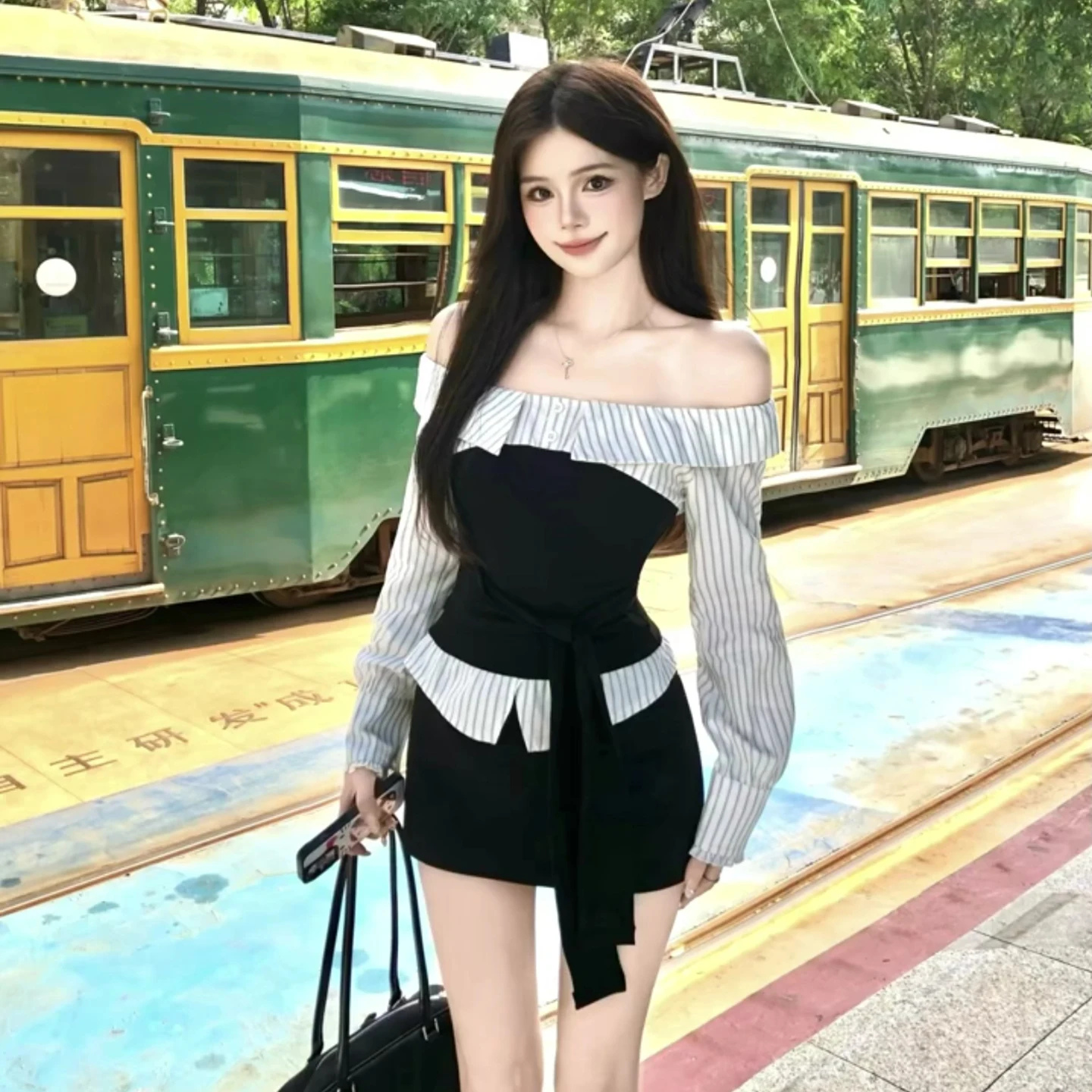 

Комплект из полосатой рубашки и юбки в стиле пэчворк, женская модная одежда, облегающий крой, высокая талия, на одно плечо, с эффектом утяжки талии, осенняя коллекция