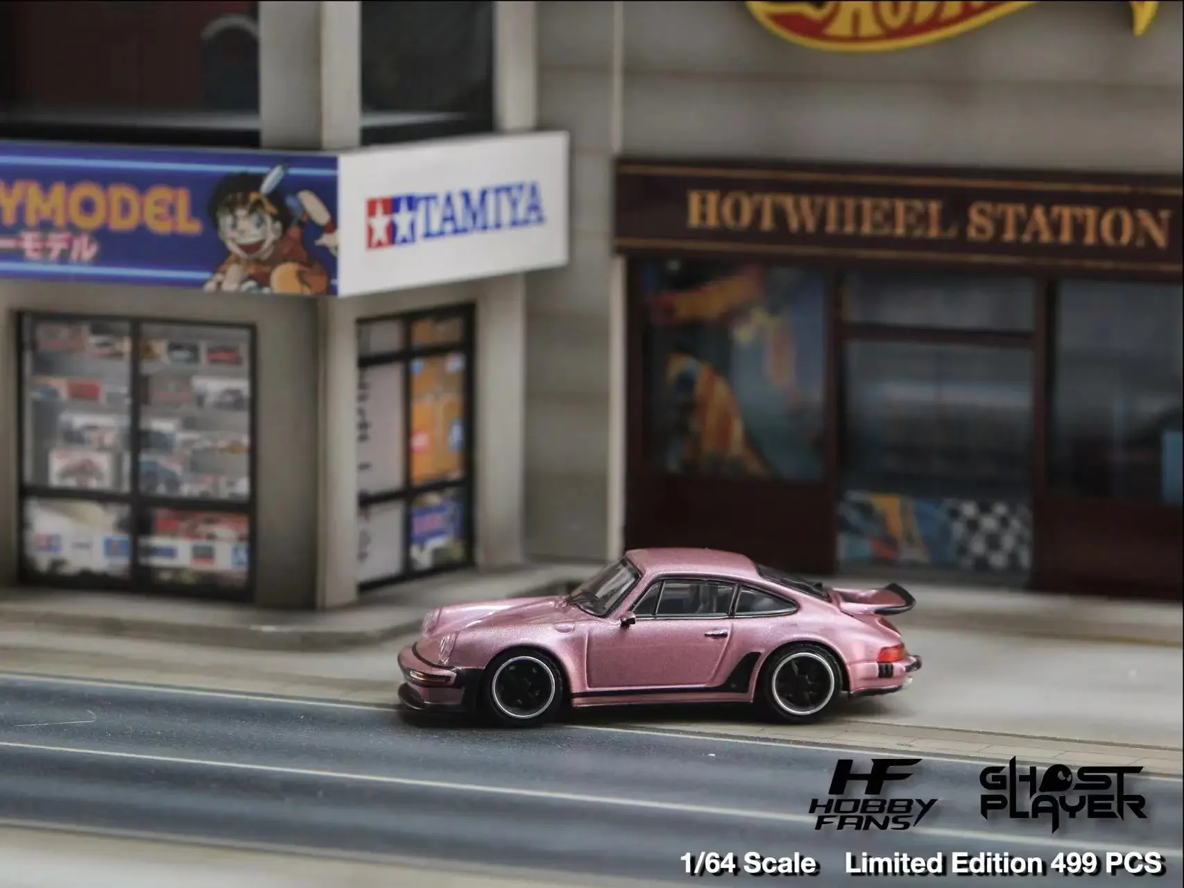 

HobbyFans x Ghost Player 1:64 Singer 930 Turbo Study Customized version Pink Model Car