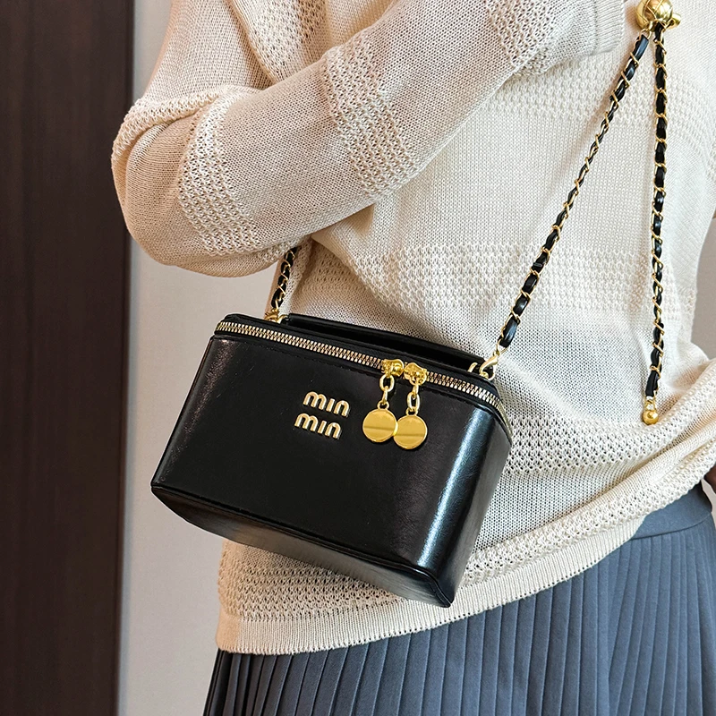 

Elegant Business Crossbody Bag For Women, Minimalist Design With Letter Logo, Luxury Handbag For Leisure Time