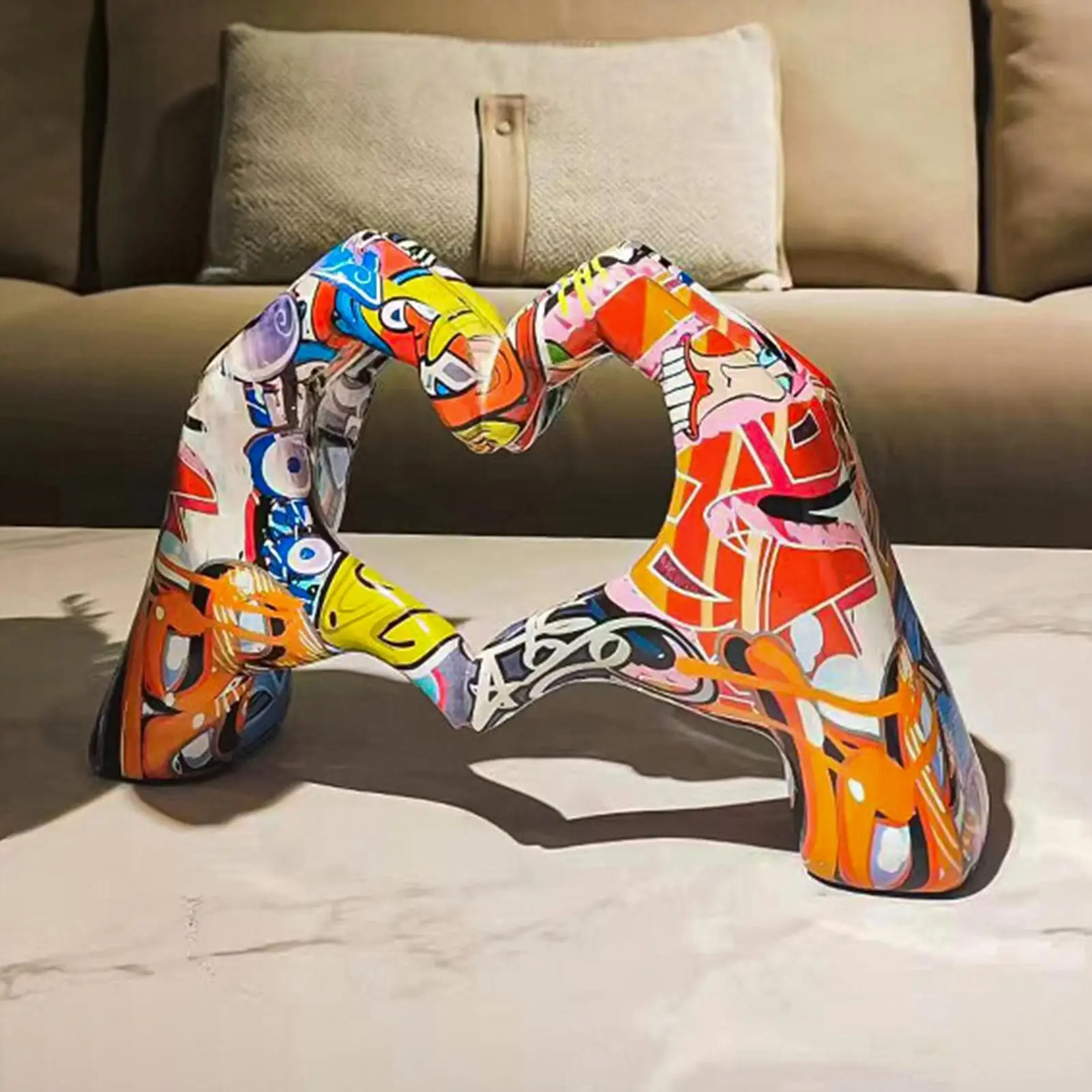 Herz-Hände-Skulptur Bunte Graffiti-Liebesgesten-Ornamente Farbenfrohe Malerei Herz-Hand-Skulpturen Liebesgesten Pop-Art