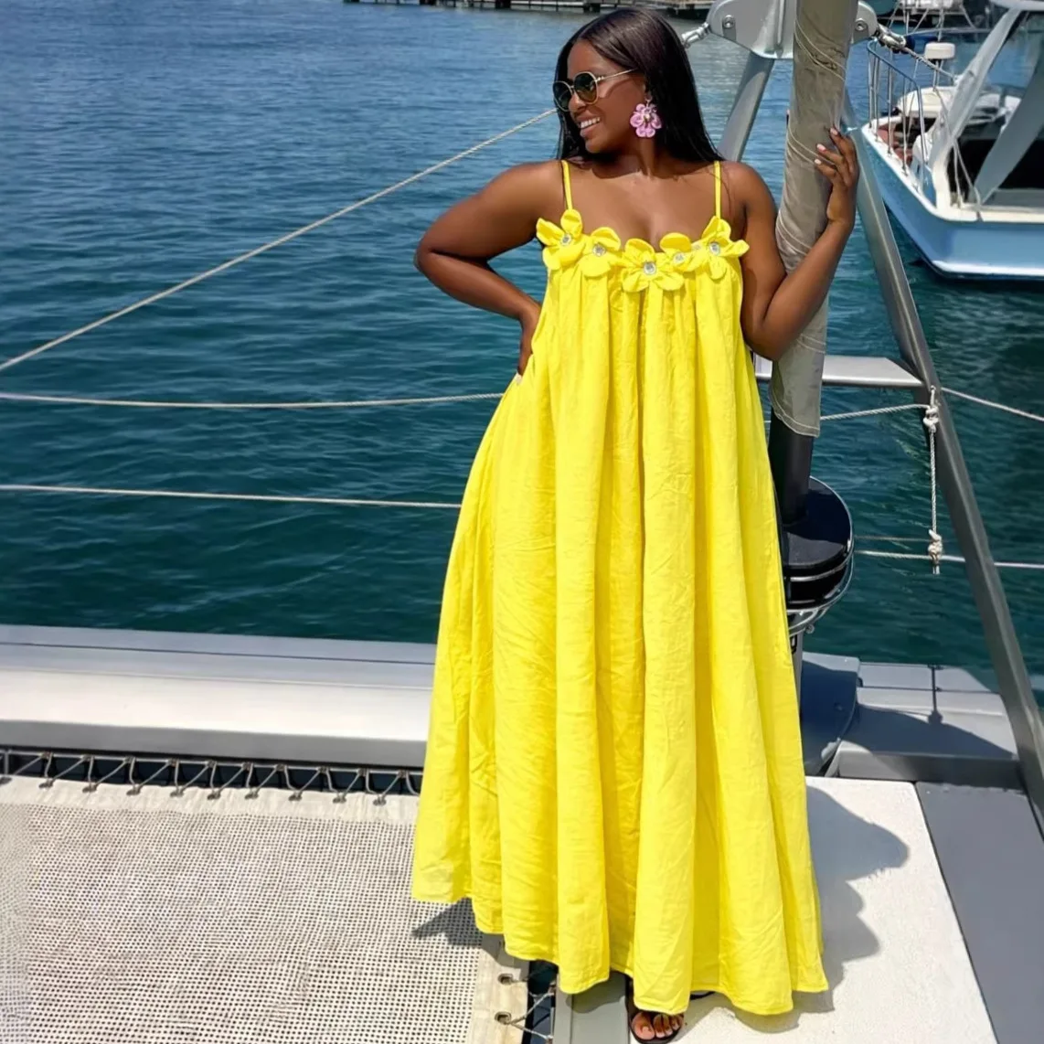 Übergroßes Damen-Gelbes Langes Kleid mit Spaghettiträgern, 3D-Blumenapplikation, Losen Taschen, Lässiges Sommer-Strand-Urlaubskleid