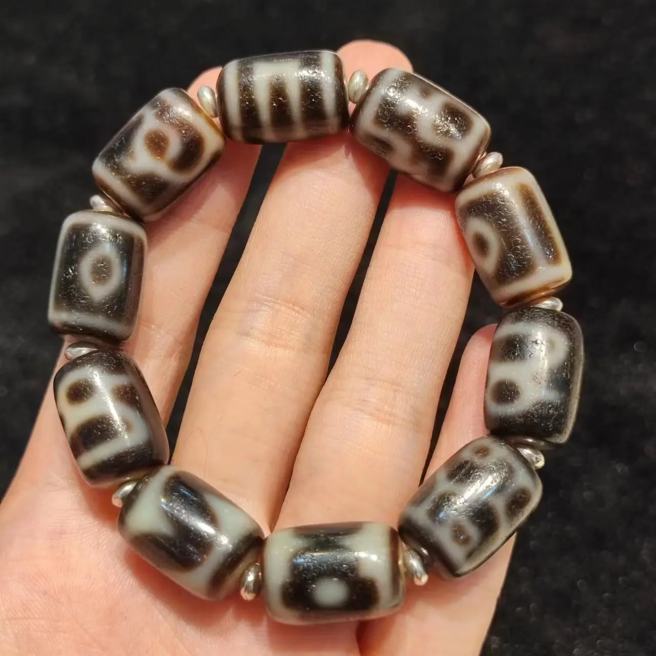 

1pcs/lot natural multi-pattern old agate dzi bracelet Pure craftsmanship White core holes Weathering lines Ethnography jewelry